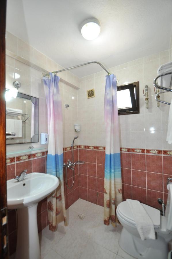 Defne & Zevkim Hotel Мармарис Екстериор снимка
