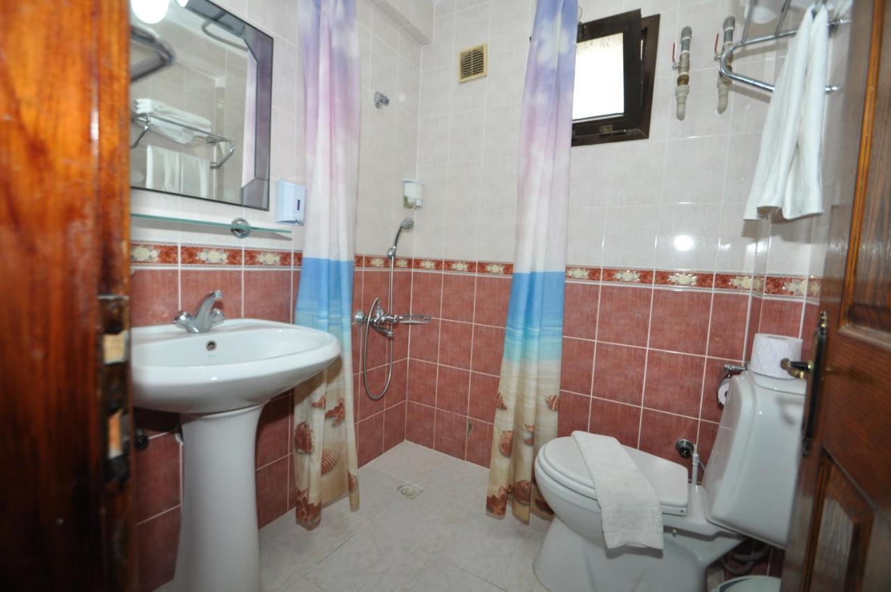 Defne & Zevkim Hotel Мармарис Екстериор снимка